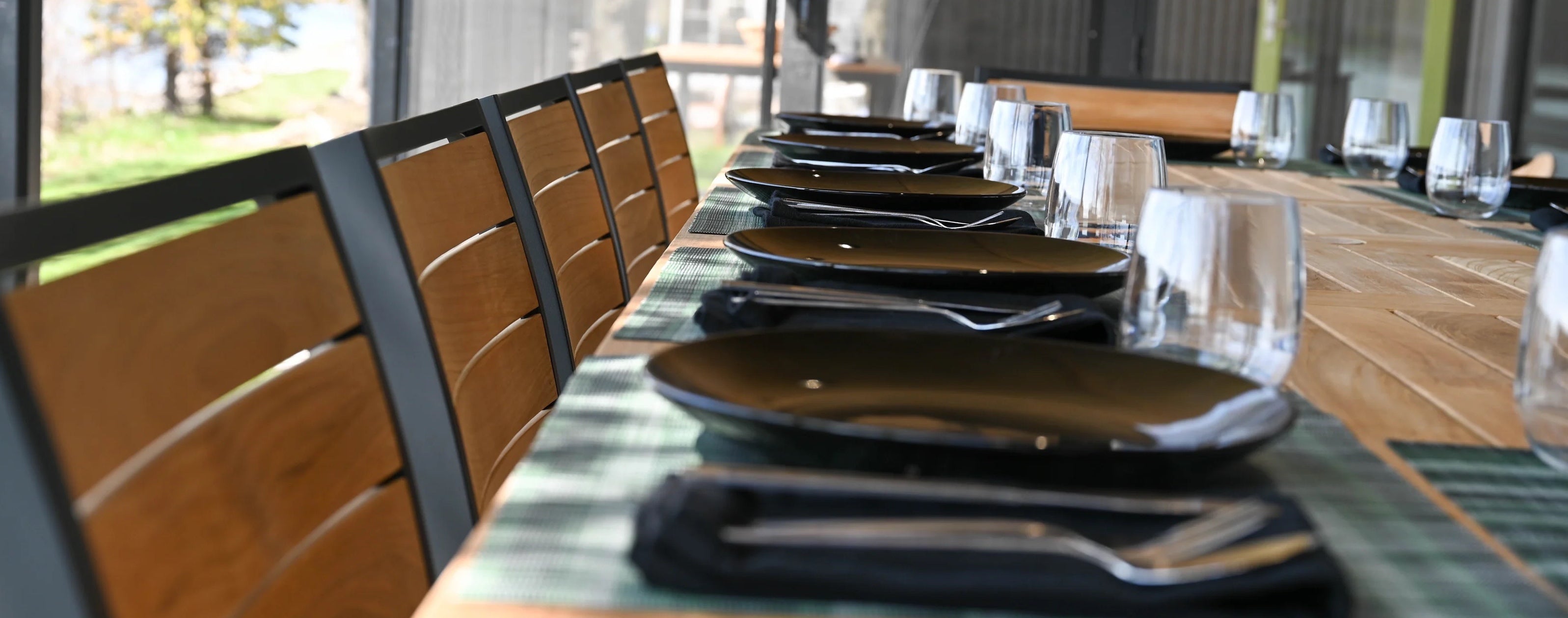 Outdoor Dining & Bar