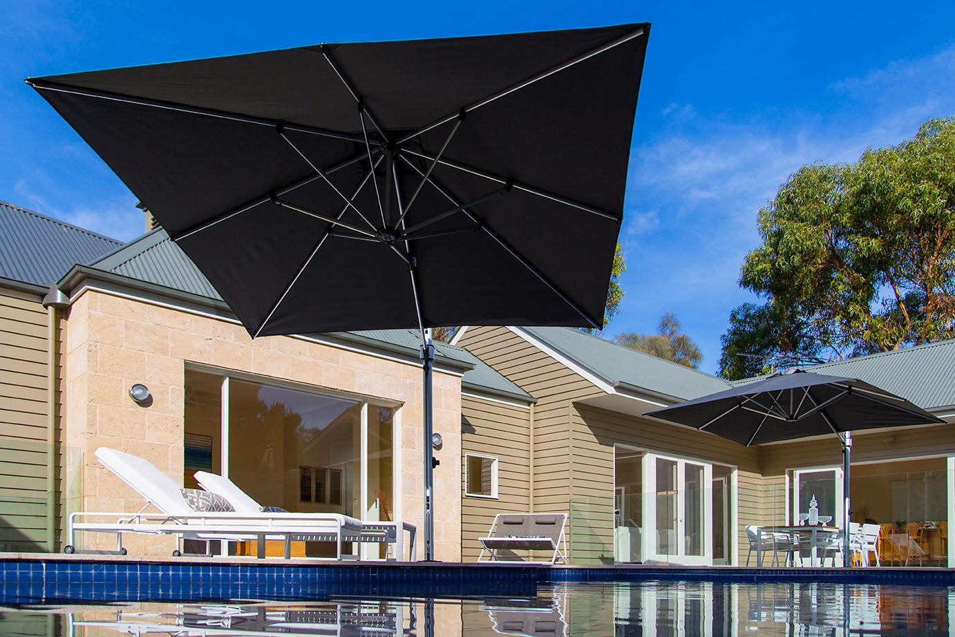 Aurora Cantilever Umbrella